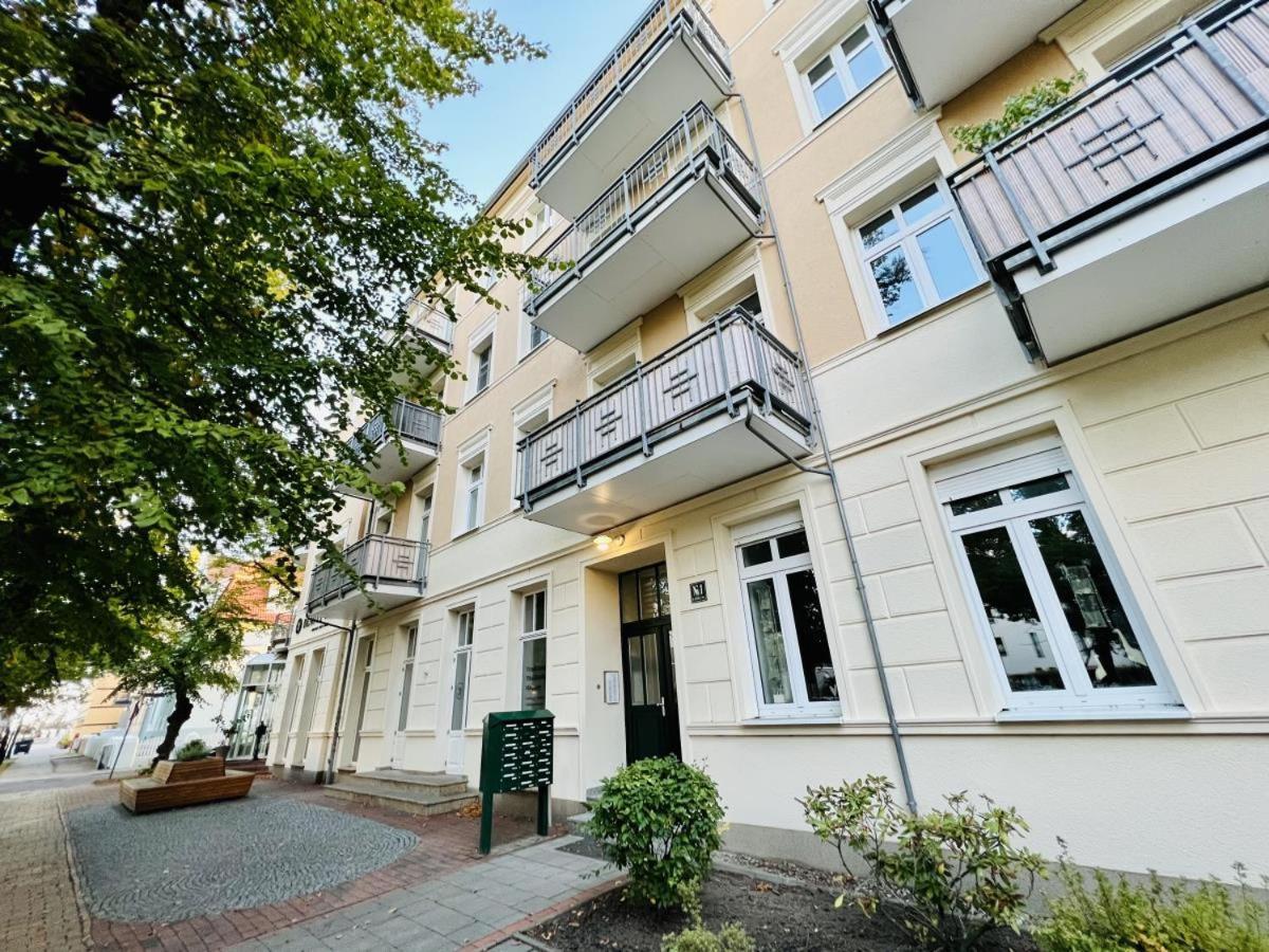 Charlotte, Direkt Am Kurpark Apartment Rostock Exterior photo